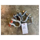 GROUP OF SMALLER CLEVIS