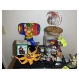 GROUP OF CLOWN THEMED ITEMS, TIN, COOKIE JAR, FIGU