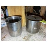 STOCK POT WITH LID AND CUTTING BOARD