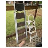 PAIR OF FOLDING STEP STOOLS, 3 AND 4 FT