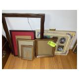 GROUP OF VARIOUS SIZE PICTURE FRAMES