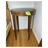 BOMBAY CO ROUND TOP SIDE TABLE 18 IN DIAMETER, 26