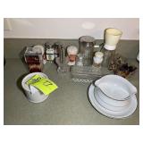 GROUP INCLUDING SALT N PEPPER SHAKER, GRINDER, ETC