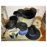 GROUP OF HATS AND HAT BOXES
