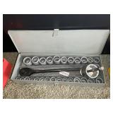 GRAY METAL TOOL BOX WITH 1 IN AND 3/4 IN DRIVE SOC
