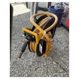 DEWALT 1/2 IN AIR HOSE REEL WITH HOSE