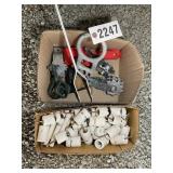 GROUP OF ELECTRIC FENCE ITEMS, INSULATORS, TIGHTEN