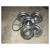 GROUP OF VINTAGE CHEVROLET HUBCAPS AND BANJO STEER