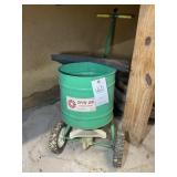 GREEN SPIN-ON BROADCAST SPREADER