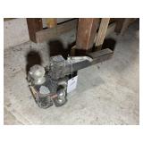 ADJUSTABLE WEIGHT DISTRIBUTION HITCH
