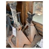 PAIR OF ORANGE 6 TON JACK STANDS AND BLUE JACKSTAN