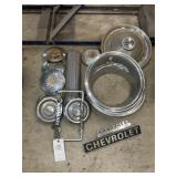 GROUP OF VINTAGE CHEVROLET CAR PARTS INCLUDING HUB