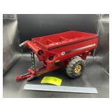 ERTL J AND M 875 PLASTIC GRAIN CART, BIG FARM, REA