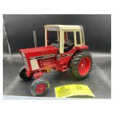 ERTL INTERNATIONAL 1086 WIDE FRONT CAB, RED AND WH