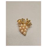 VINTAGE PEARL GOLD TONE BROOCH