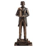 Nikola Tesla w Model of Wardenclyffe Tower Figure