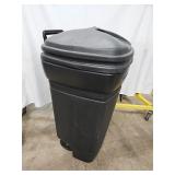 Rubbermaid Rolling Garbage Can w Locking Handle...