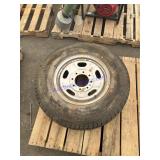 Michelin LT 245/75R 17 tire and rim