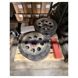 Safety triangles, assorted parts and wheels