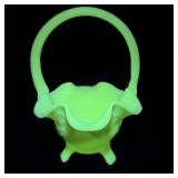 Fenton Uranium Three Toe Grape Basket in Lime >