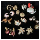 Miscellaneous vintage clip & screw back earrings