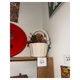 Vintage ceramic Christmas basket / no c/c