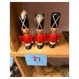 Vtg Wooden Soldier Figurines
