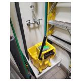 MOP PAIL AND WRINGER