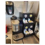 KEURIG SET COFFEE MAKER AND POD HOLDER