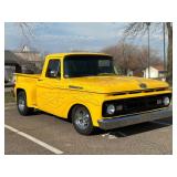 2333 1961 Ford F-100 Short Box Pick
