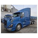 2231 2016 Volvo VNL Sleeper Cab Semi img1