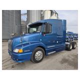 2236 2001 Volvo Sleeper Cab Semi img1