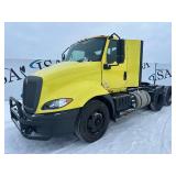 2600 2019 International RH613 Day Cab Truck Tractor img1