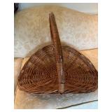 Vtg magazine basket