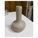 Vtg Pigeon pottery vase small 6' tall