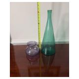 2 glass vases