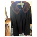 Vintage coat with fur collar