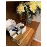 Magnifying glass & attachments easel flowers