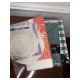 Table cloths and paper doilies NEW