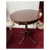 Vintage Mahogany round table w/drawer 24x28