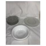 Glass plates & 2 bowls