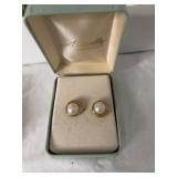 VTG Marvella Pierced Earrings Pearl-look w/ 3
