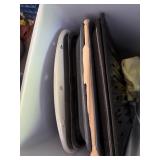 Tote of baking dishes