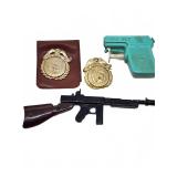 Pee Wee toy gun, toy Tommy Gun, 2 junior badges
