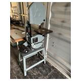 Delta 28-245 band saw. SN95 1 96686.