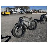 Mongoose fat tire mountain bike. like new