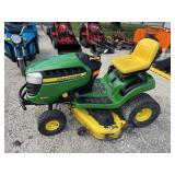 John Deere E140 48' lawn tractor. 118 hours. W