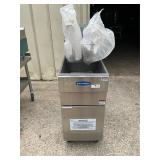 New fryer with 2 baskets on casters