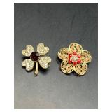 Two vintage brooches pin.