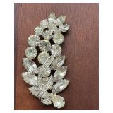 Vintage clear rhinestones brooch pin.